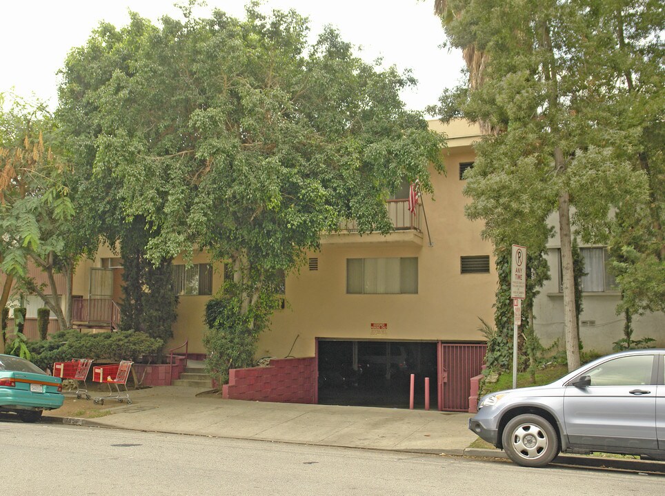 7554 Norton Ave in Los Angeles, CA - Foto de edificio