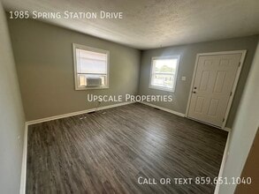 1985 Spring Station Dr in Lexington, KY - Building Photo - Building Photo