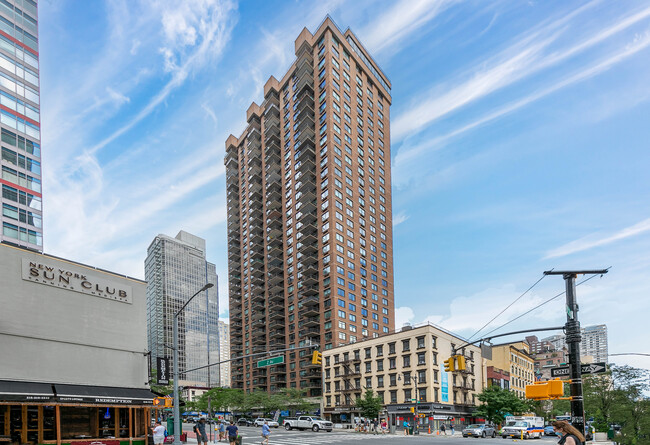 Connaught Tower Co-op in New York, NY - Building Photo - Building Photo