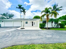 4035 12th St N in Naples, FL - Building Photo