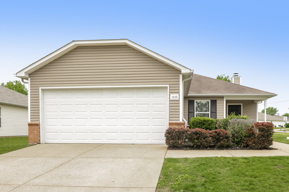 1525 Danville Cir in Thompson's Station, TN - Building Photo