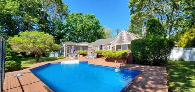 20 Basket Neck Ln in West Hampton Dunes, NY - Building Photo - Building Photo