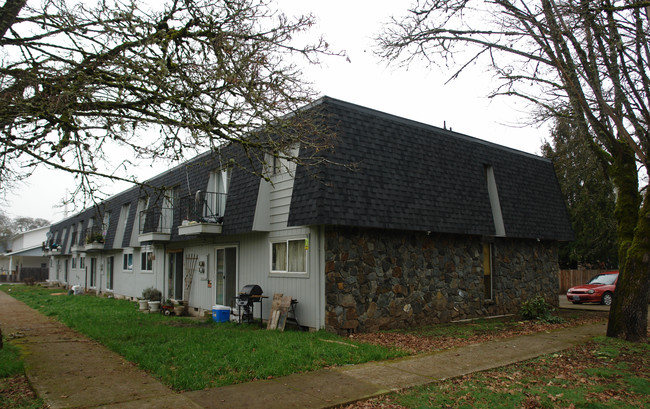 502 Madison Ave in Cottage Grove, OR - Building Photo - Building Photo