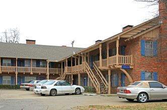 The Chalet & Riverside Plaza in Tulsa, OK - Building Photo - Building Photo