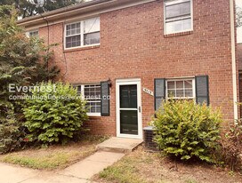 9713 Hagel Cir in Lorton, VA - Building Photo