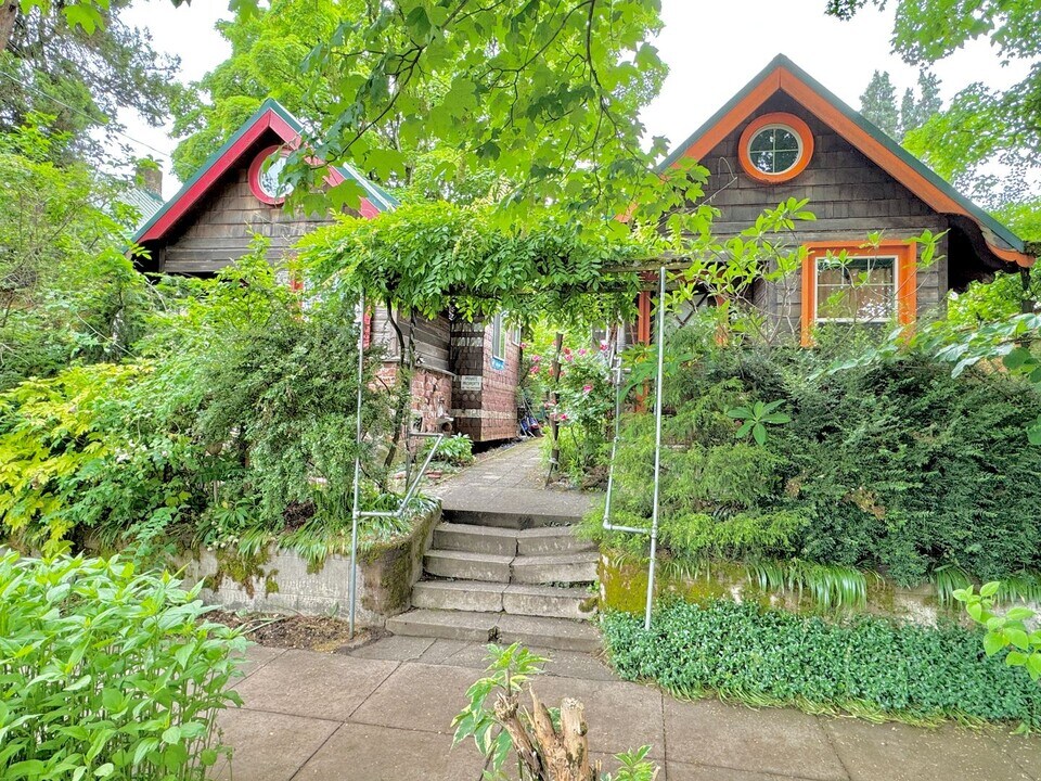 3933-3937 N Michigan Ave in Portland, OR - Building Photo
