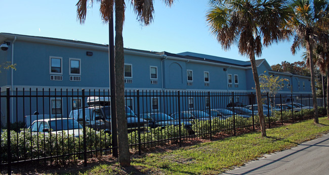 Liberty Studio Apartments in Jacksonville, FL - Building Photo - Building Photo