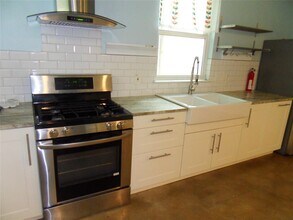 1309 Singleton Ave in Austin, TX - Building Photo - Building Photo