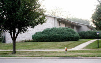1319-1321 Prairie St in St. Charles, IL - Building Photo
