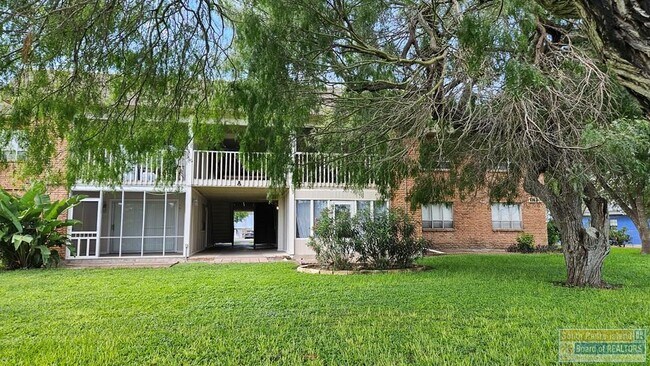 835 Santa Isabel Blvd in Laguna Vista, TX - Foto de edificio - Building Photo