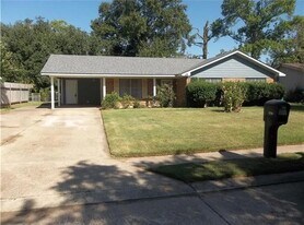 5720 Skylark Dr in Alexandria, LA - Building Photo