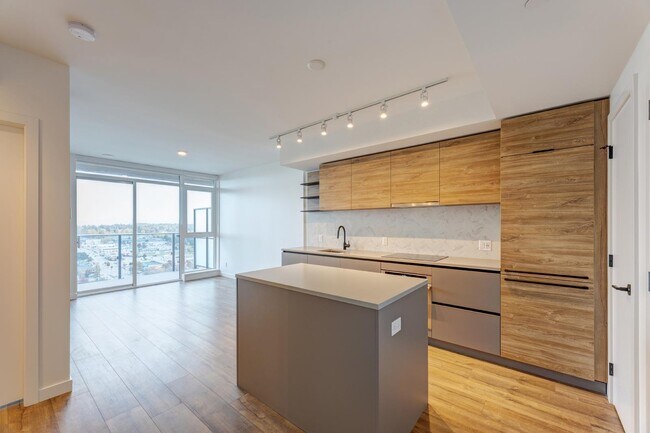 10448 University Dr in Surrey, BC - Building Photo - Building Photo