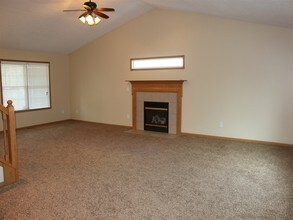 219 Hayfield Dr in Delaware, OH - Foto de edificio - Building Photo