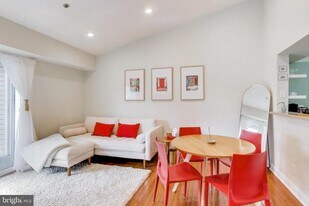 3315 Wyndham Cir in Alexandria, VA - Building Photo