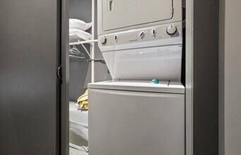 974 N High St in Columbus, OH - Building Photo - Building Photo