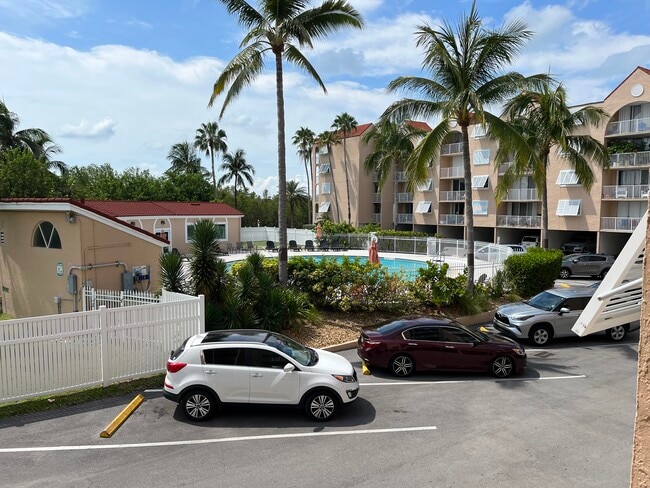 property at 3930 S Roosevelt Blvd