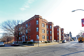 Dr Taylor Apartments in St. Louis, MO - Building Photo - Building Photo