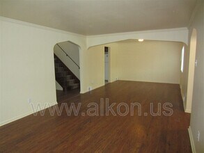 621 Brierly Ln in Munhall, PA - Building Photo - Building Photo