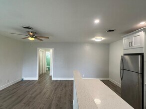Savio Apartments in Hollywood, FL - Foto de edificio - Building Photo