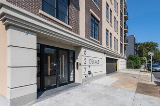 627 Dekalb Ave in Brooklyn, NY - Foto de edificio - Building Photo