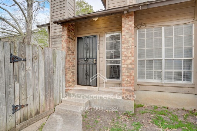 7517 Oak Chase in San Antonio, TX - Foto de edificio - Building Photo