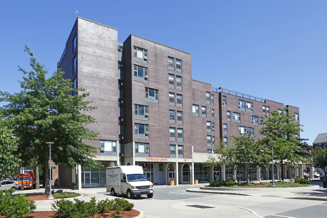 Viviendas Apartments in Boston, MA - Foto de edificio - Building Photo