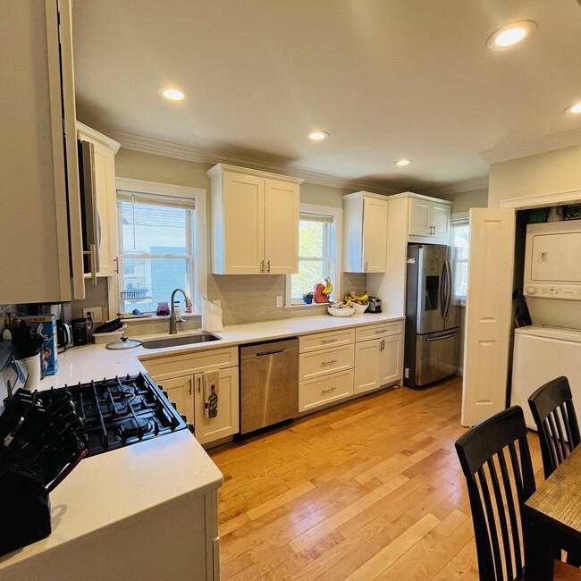 42 Burton St, Unit 2 in Boston, MA - Building Photo - Building Photo
