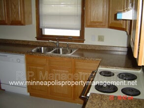 990 Transit Ave in Roseville, MN - Building Photo - Building Photo