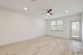 121 Fairfax Ave in San Marcos, TX - Building Photo - Building Photo