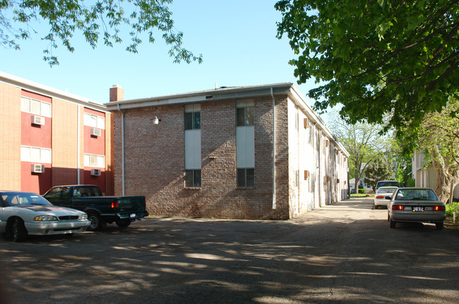 Sahara Apartments in Lansing, MI - Building Photo - Building Photo