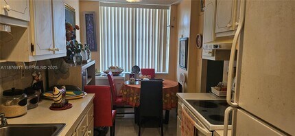 2649 NW 48th Terrace in Lauderdale Lakes, FL - Building Photo - Building Photo