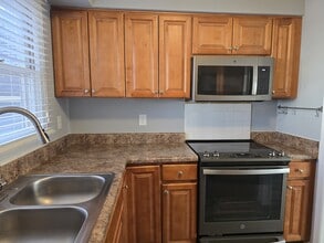 2808 Shadowbrook Ln in Winston-Salem, NC - Building Photo - Building Photo