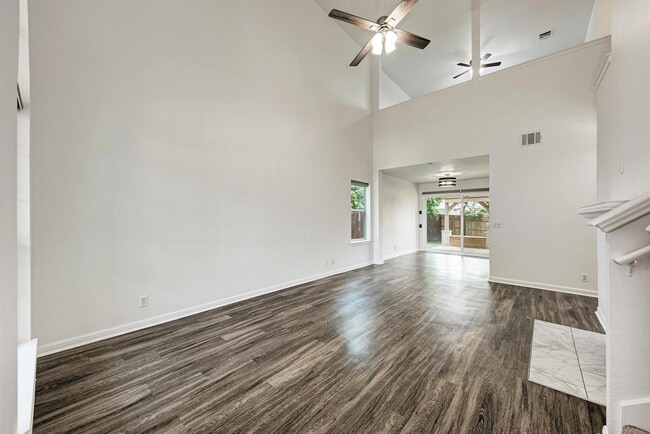 216 Cassandra Dr in Hutto, TX - Building Photo - Building Photo