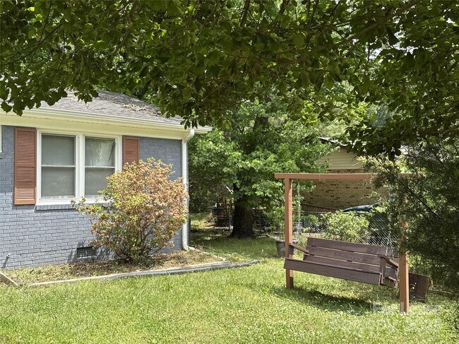 9536 Trinity Rd in Charlotte, NC - Building Photo - Building Photo