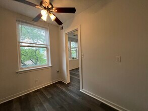 3727 N Pine Grove Ave, Unit 400 in Chicago, IL - Building Photo - Building Photo