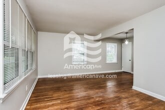 20 Regina Ct in Florissant, MO - Foto de edificio - Building Photo