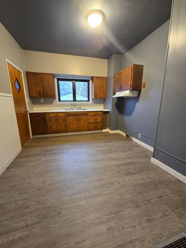 98 Garfield St in Natrona Heights, PA - Foto de edificio - Building Photo