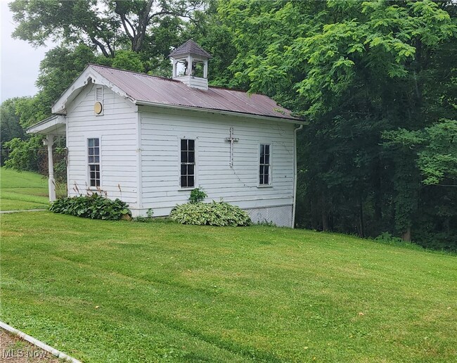 9090 Radcliffe Rd in Adamsville, OH - Building Photo - Building Photo