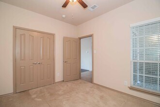 812 Olive Ct in Burleson, TX - Building Photo - Building Photo
