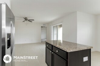 1724 Canaan Lp in Dundee, FL - Foto de edificio - Building Photo