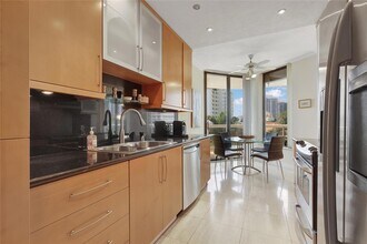 20191 E Country Club Dr, Unit 510 in Aventura, FL - Building Photo - Building Photo