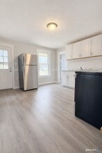 30 Cottage St in Bristol, CT - Building Photo - Building Photo