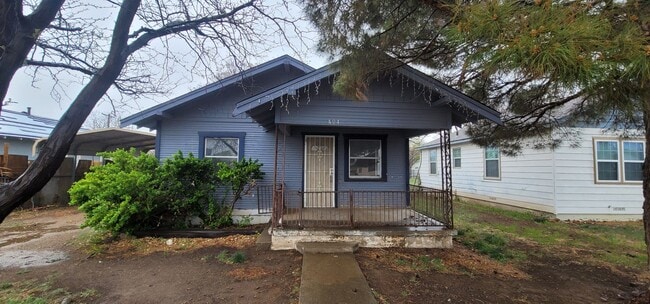 property at 404 S Alabama St
