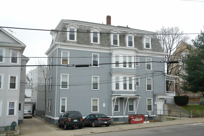 Jenckes Manor in Central Falls, RI - Foto de edificio - Building Photo