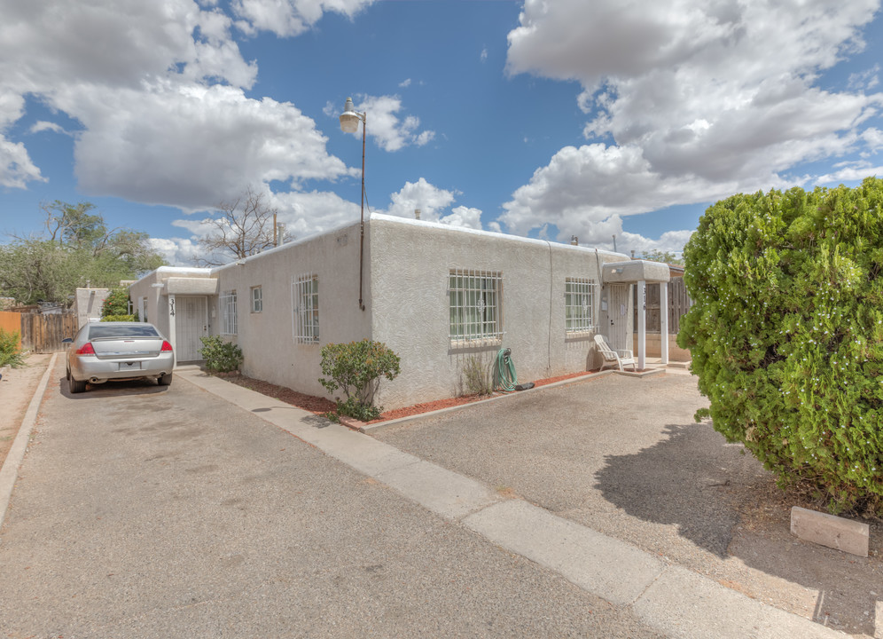 Grove Triplex in Albuquerque, NM - Building Photo