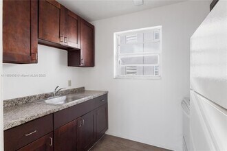 1251 NW 59th St in Miami, FL - Building Photo - Building Photo