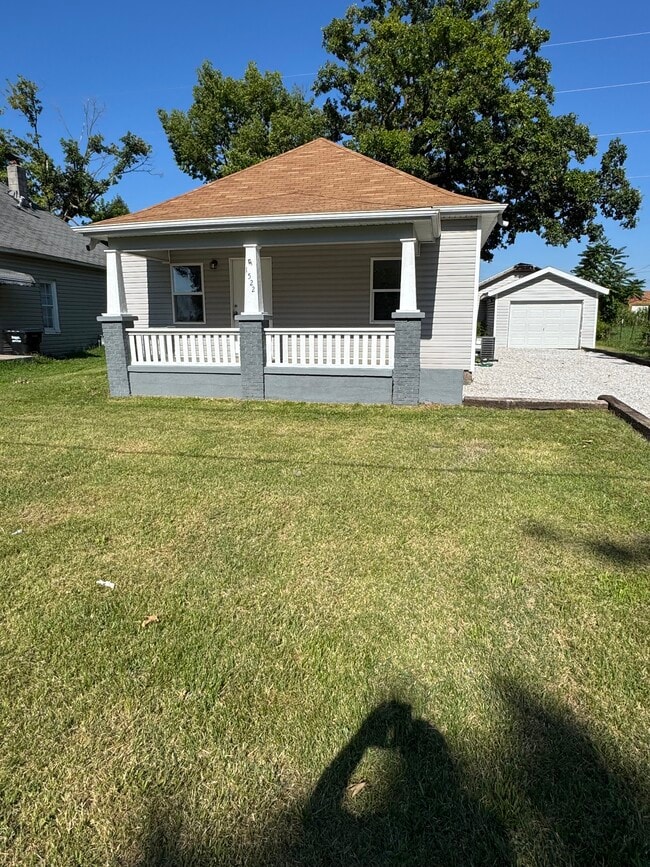 property at 1522 N Farmer Ave