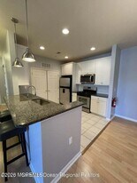 610 Sophee Ln in Lakewood, NJ - Building Photo