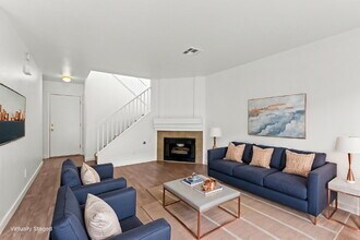 2212 Silver Pine Dr in Las Vegas, NV - Foto de edificio - Building Photo