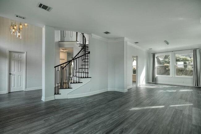 10205 Open Gate Dr in Austin, TX - Building Photo - Building Photo